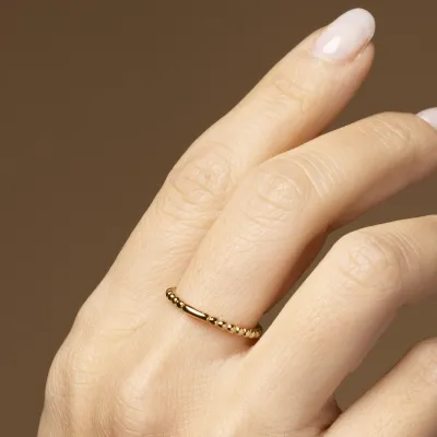 Geelgouden ring met balletjes