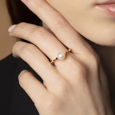Gelbgoldener „Aurora“-Ring mit Perle