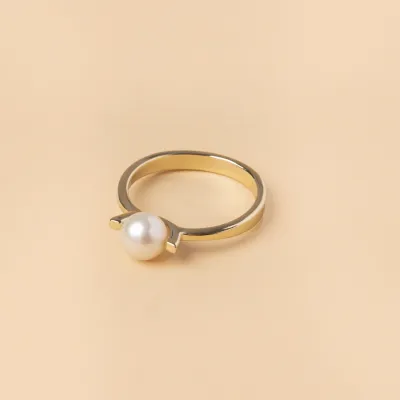 Yellow gold "Aurora" ring with pearl