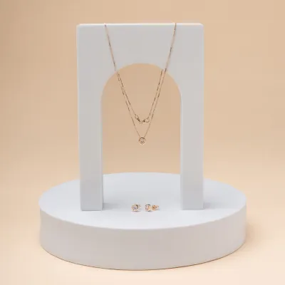 Rose gold solitare set with cubic zirconia: necklace and earrings