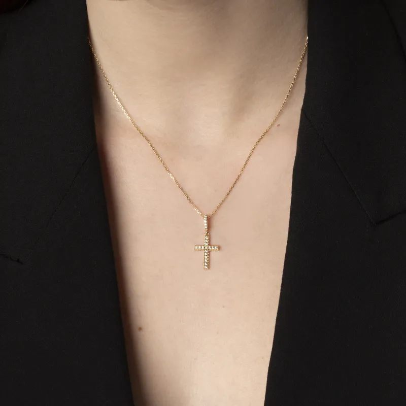 Мали крст од жутог злата са кубним цирконијумом