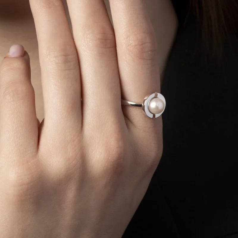 White gold "Aurora" ring with pearl