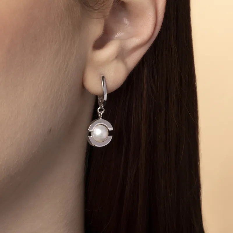 Weißgoldene „Aurora“-Ohrringe mit Perle