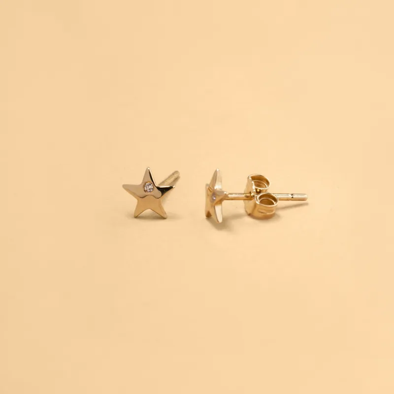 Yellow gold star-shaped earrings with cubic zirconia