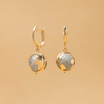 "WE" earrings with milk aquamarine