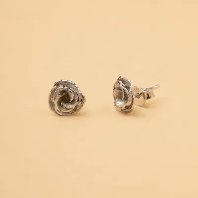 White gold rose-shaped earrings