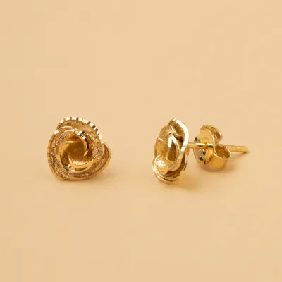 Ohrringe in Rosenform aus Gelbgold