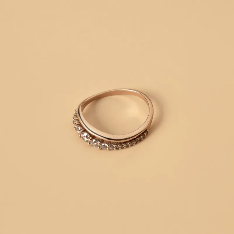 Prsten z červeného zlata s kubickou zirkonií