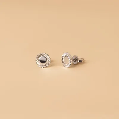 White gold round earrings