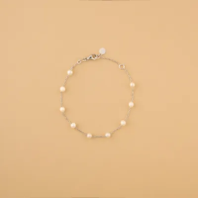 White gold bracelet with pearls