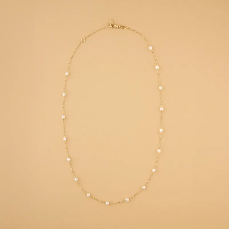 Yellow gold necklace with pearls