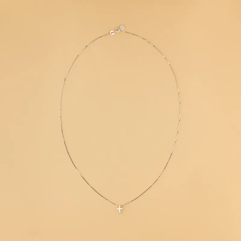 Collana con croce leggera in oro bianco