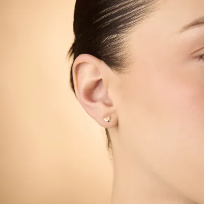 Red gold heart-shaped earrings