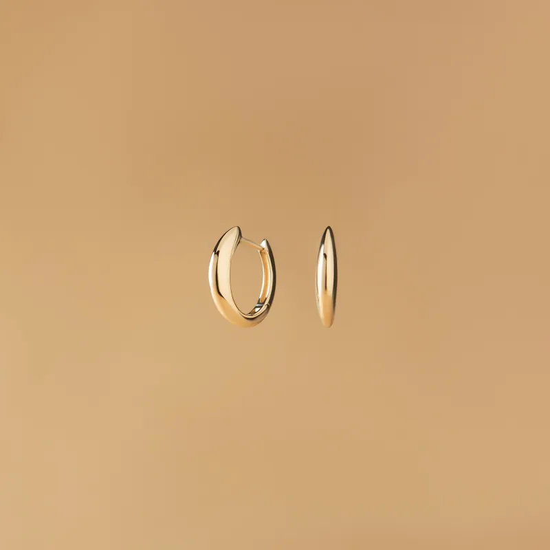 Yellow gold hoops earrings