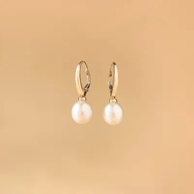 Yellow gold classic earrings with pearls