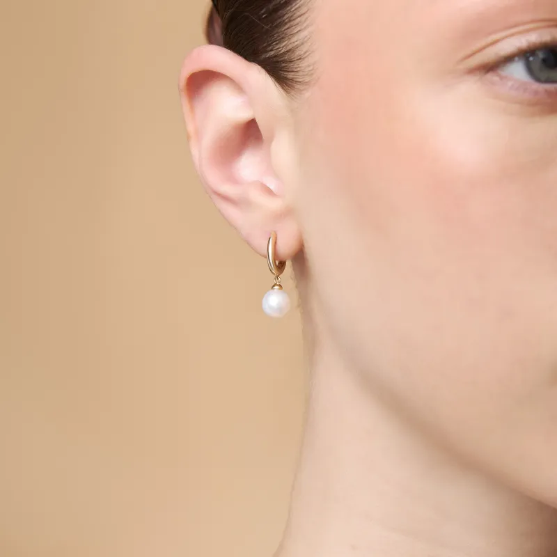 Yellow gold monachella earrings with pearl