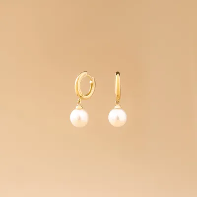 Yellow gold monachella earrings with pearl
