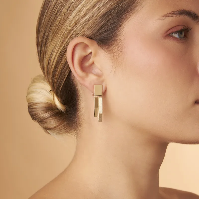 Yellow gold earrings with satin finish from "Futura" collection