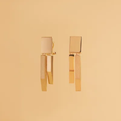 Yellow gold earrings with satin finish from "Futura" collection