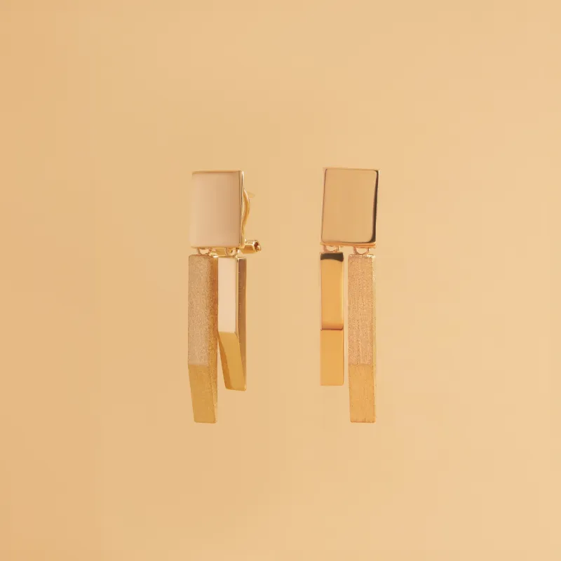 Yellow gold earrings with satin finish from "Futura" collection