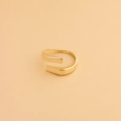 Yellow gold ring from "Futura" collection