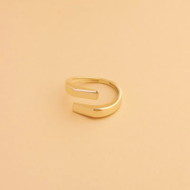 Yellow gold ring from "Futura" collection