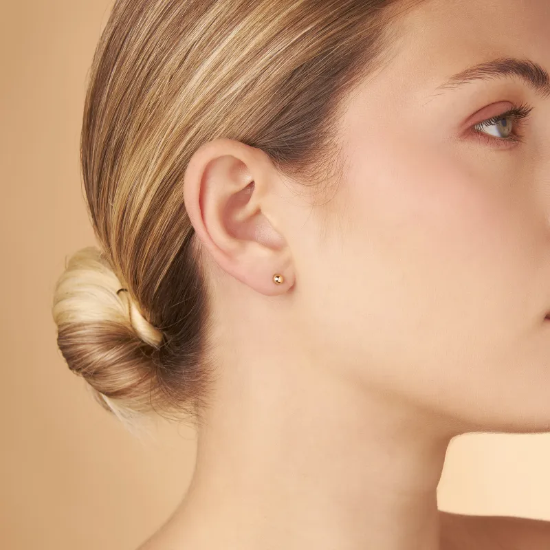 Yellow gold stud earrings  in the shape of a sphere