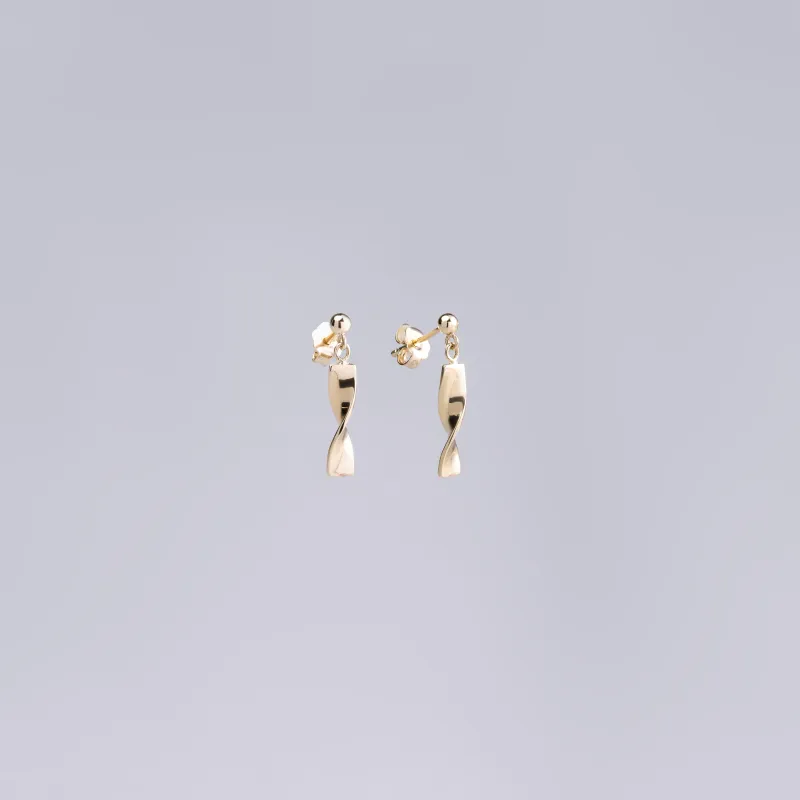 Yellow gold curl earrings