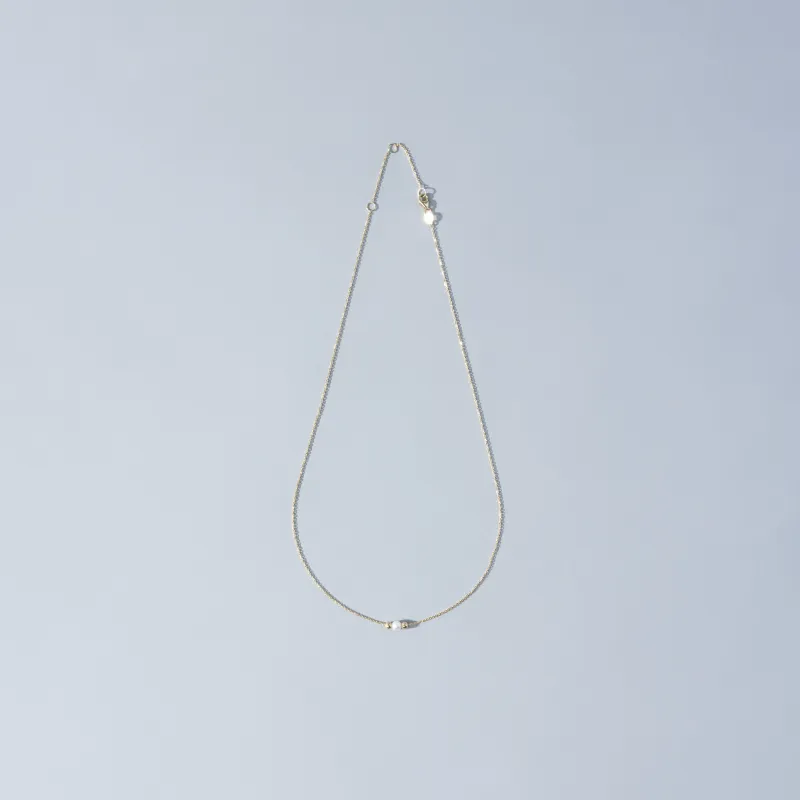 Yellow gold necklace with pearl