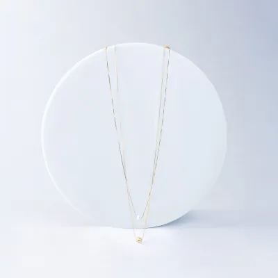 Yellow gold necklace with pearl