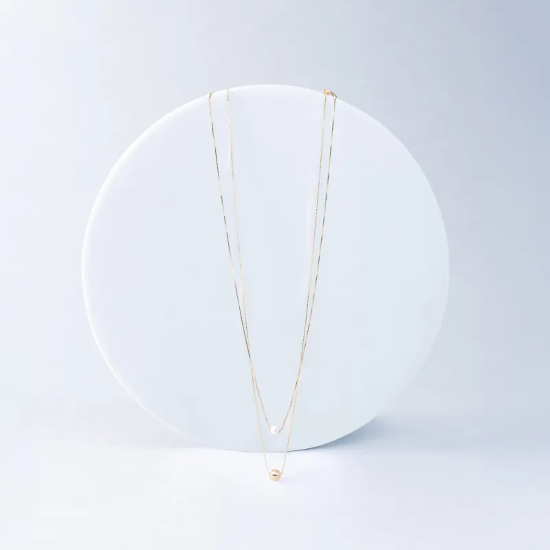 Yellow gold necklace with pearl