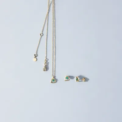 Yellow gold earrings and necklace set with natural stones