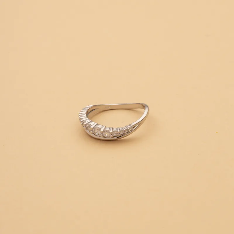 Prsten od belog zlata sa kubnim cirkonijumom