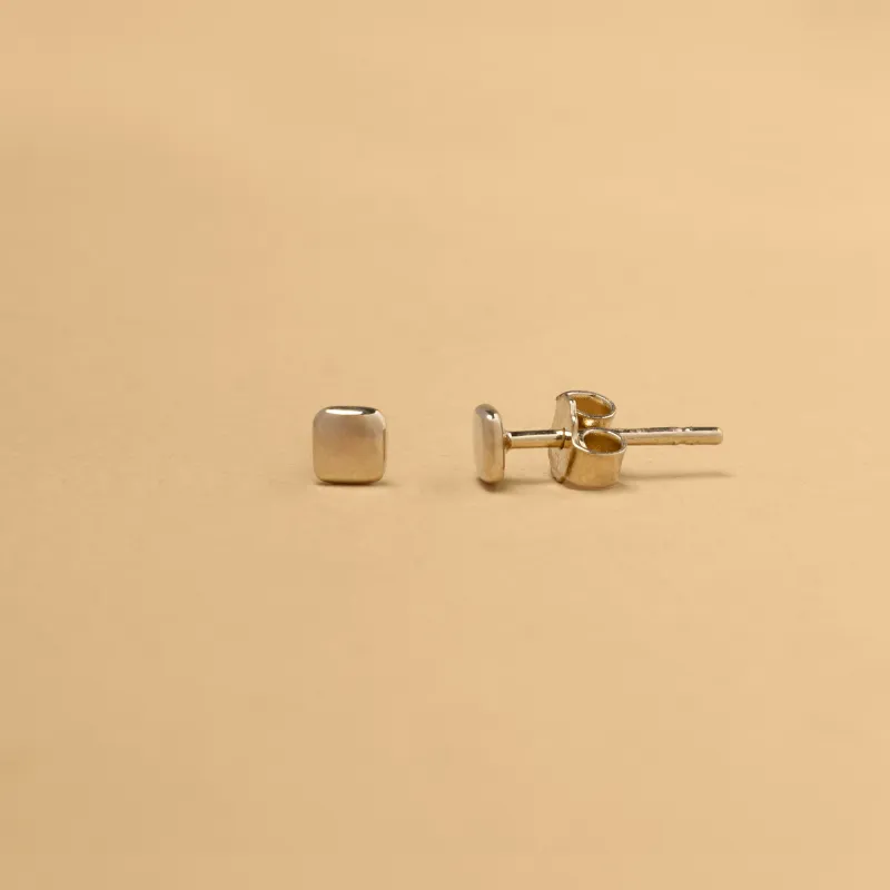 Yellow gold squared earrings