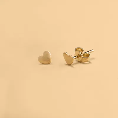 Náušnice ve tvaru srdce ze žlutého zlata